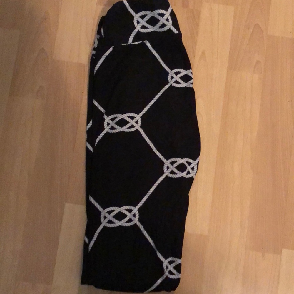 LuLaRoe OS knot Leggings EUC Black